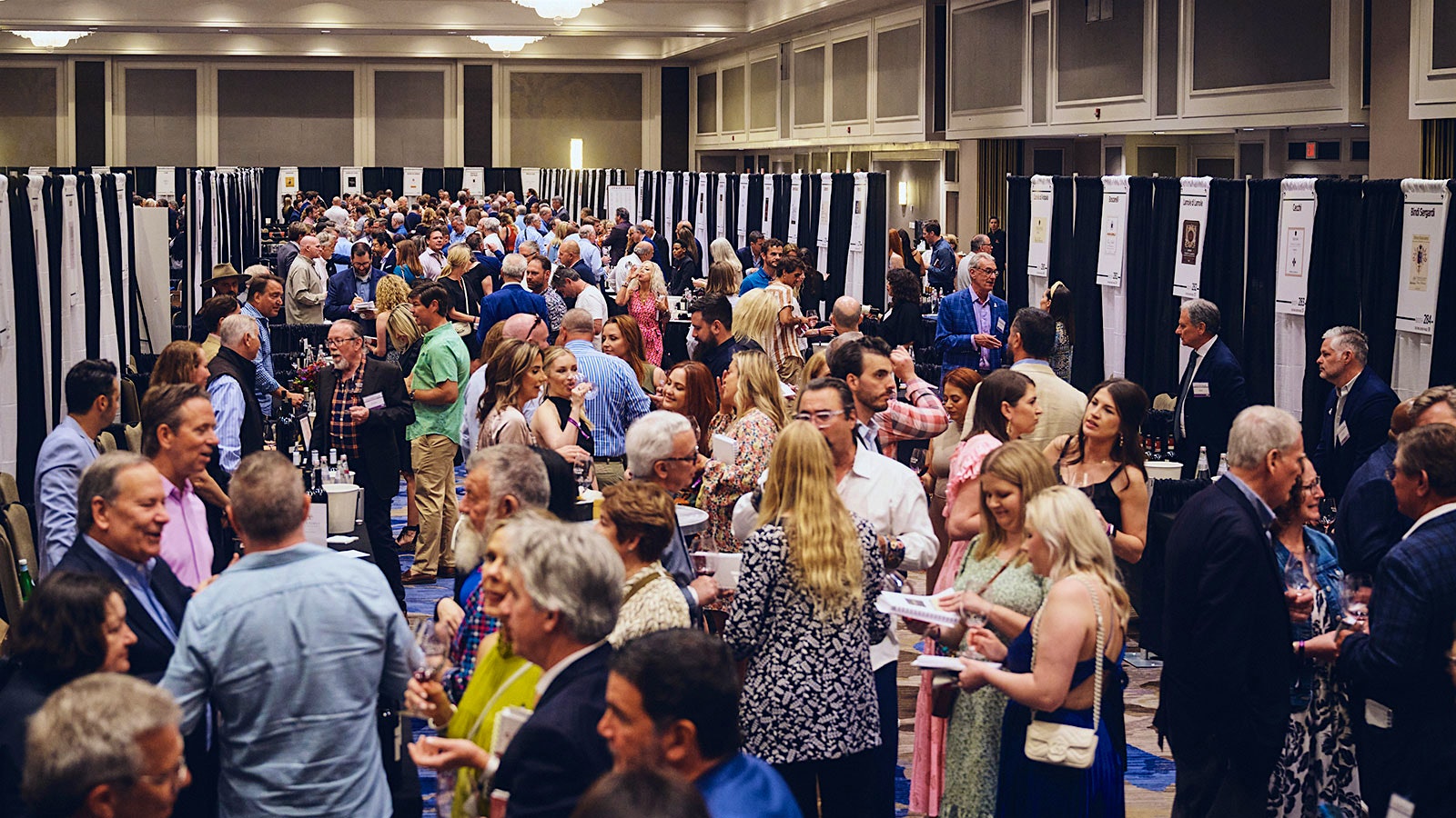  A packed crowd at the Wine Spectator Grand Tour tasting in New Orleans.